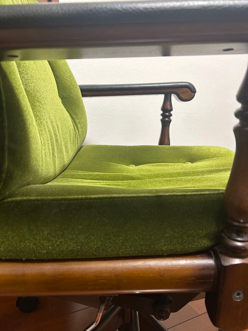 カリモク　オリーブグリーン ベルベット デスクチェア