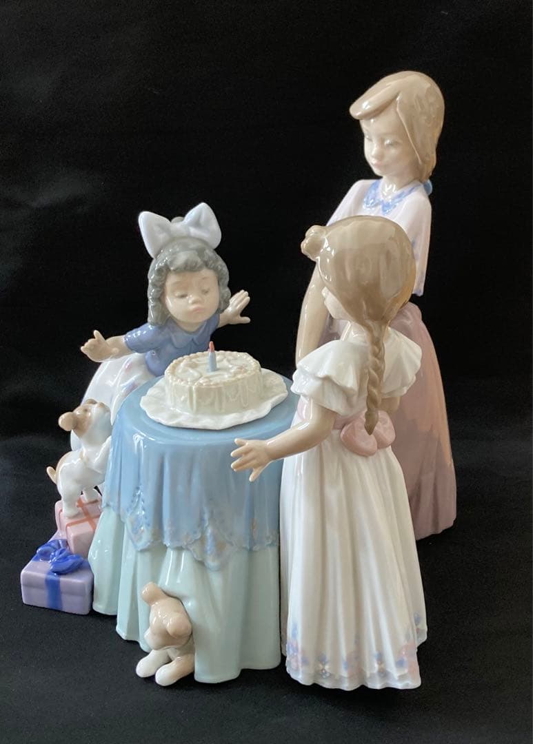 リヤドロ　バースデーケーキ　お誕生日会　家族　姉妹　ファミリー　犬