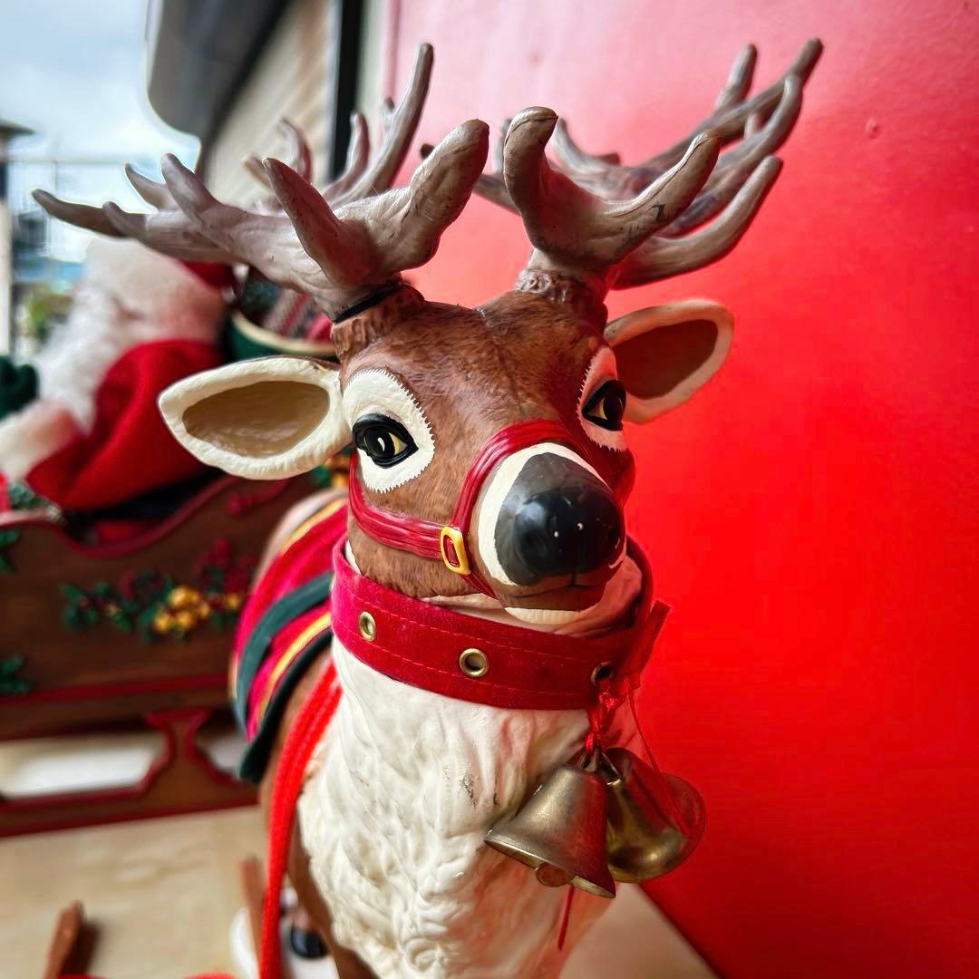 サンタとトナカイの置物