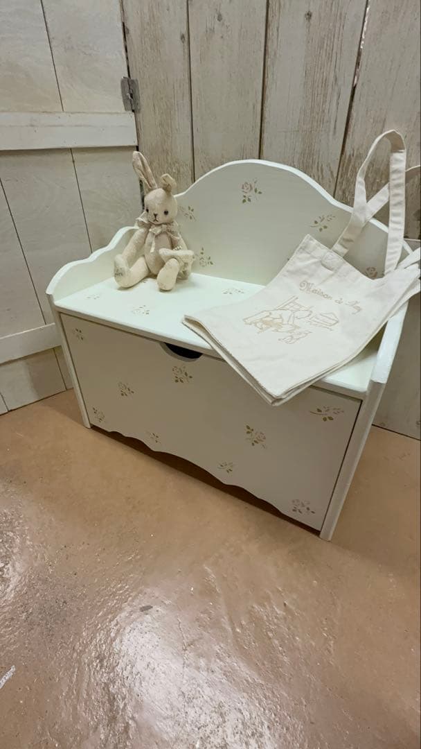 薔薇のステンシルいっぱいのベンチ型おもちゃ収納&ディスプレイ キャスターBOX