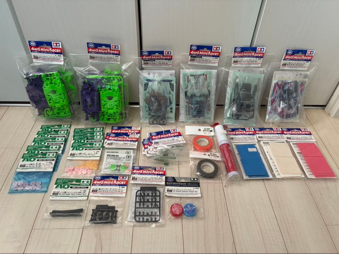 ミニ四駆セット 車両4台とパーツ類