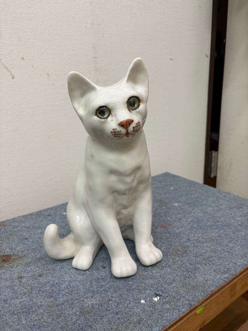 ケンジントン猫の置物　Jenny Winstanley. 作品世界に200個のみ