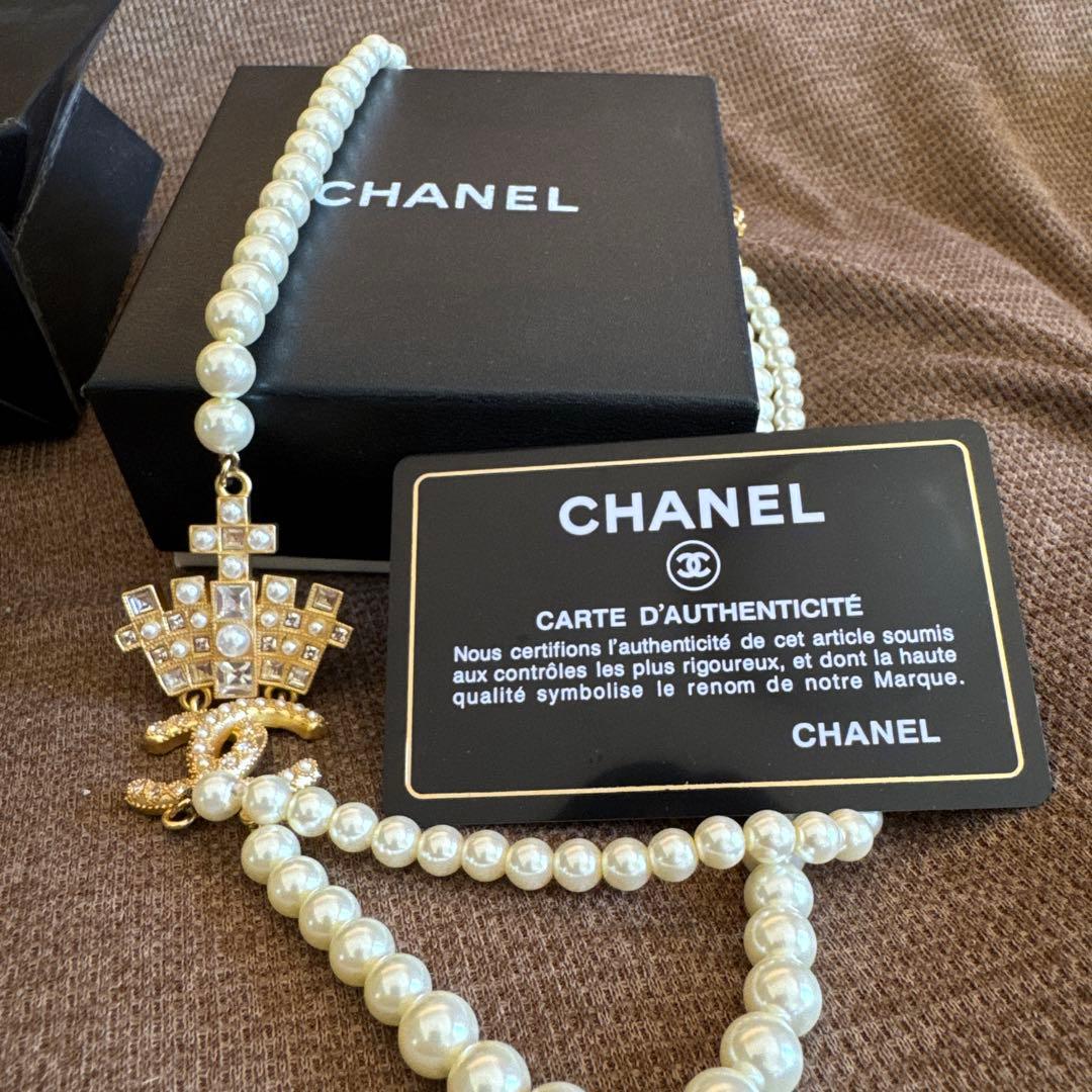 CHANEL パールネックレス ロゴチャーム付き