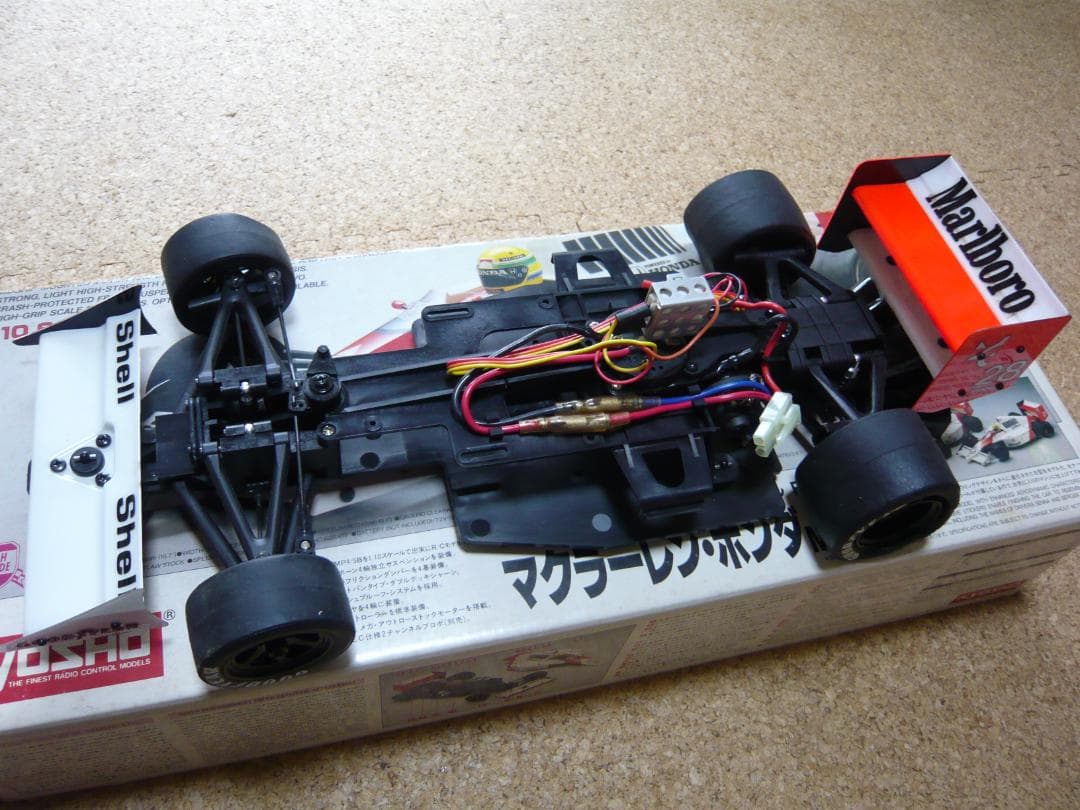 u*f様 KYOSHO マクラーレン・ホンダMP4/5B　F1レーサー　1/10