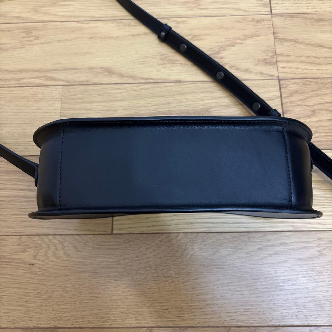 【美品】土屋鞄　ブラックヌメ オーバルショルダーバッグ ブラック