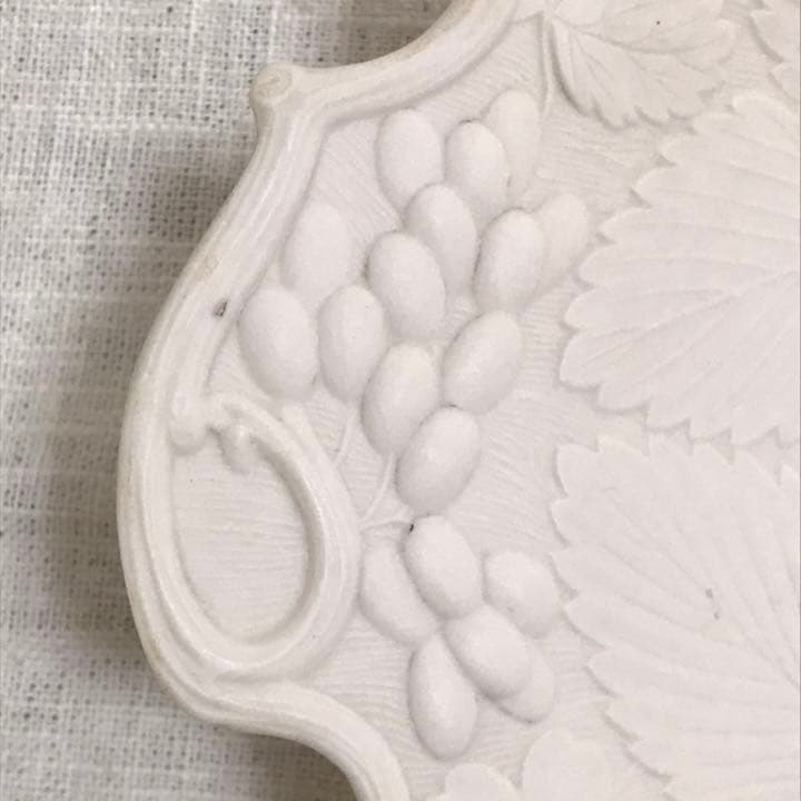 1851年 アンティーク クリームウエア エンボス レリーフ プレート 器