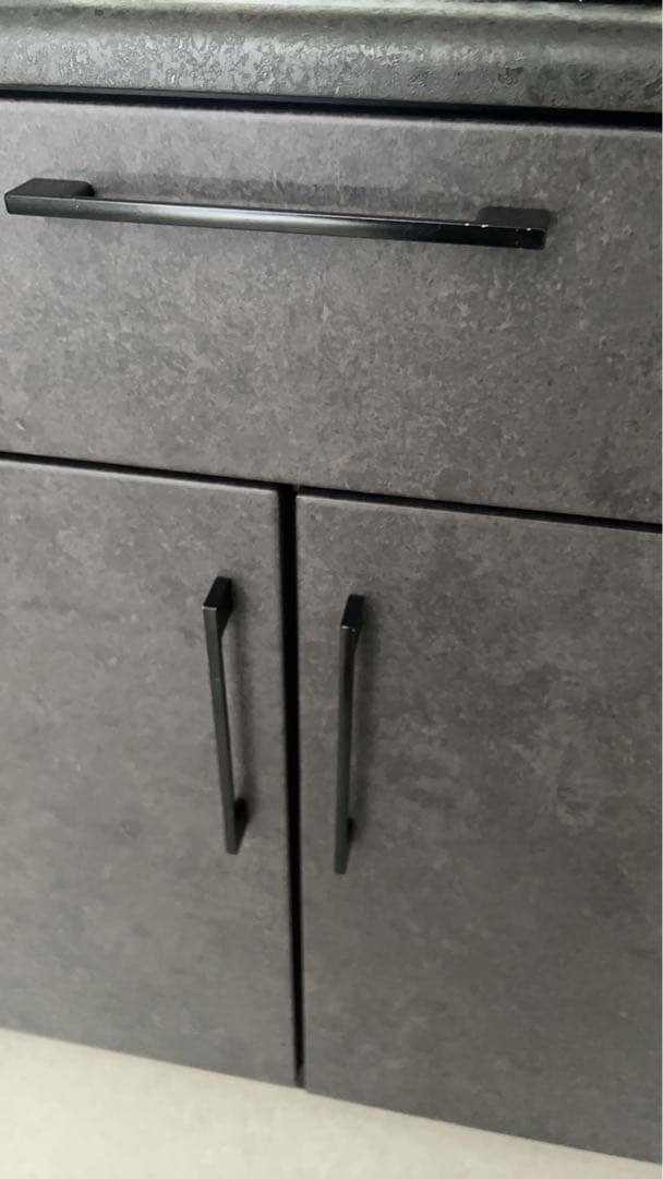 ダークグレー キッチン収納キャビネットお値下げ致しました。お引き取り可能です。