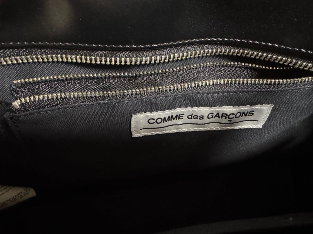 COMME des GARÇONS ブラックレザーハンドバッグ