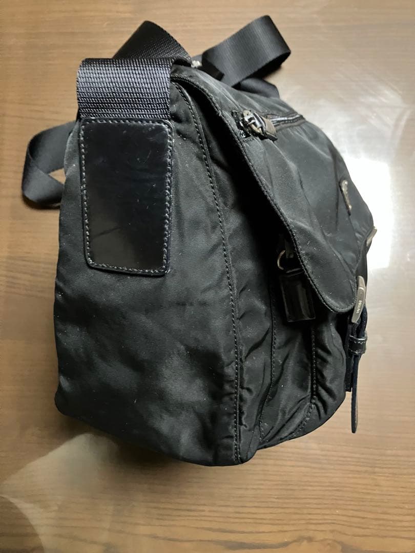 PRADA プラダ ショルダーバッグ 斜め掛け 三角ロゴ ナイロンレザー 黒