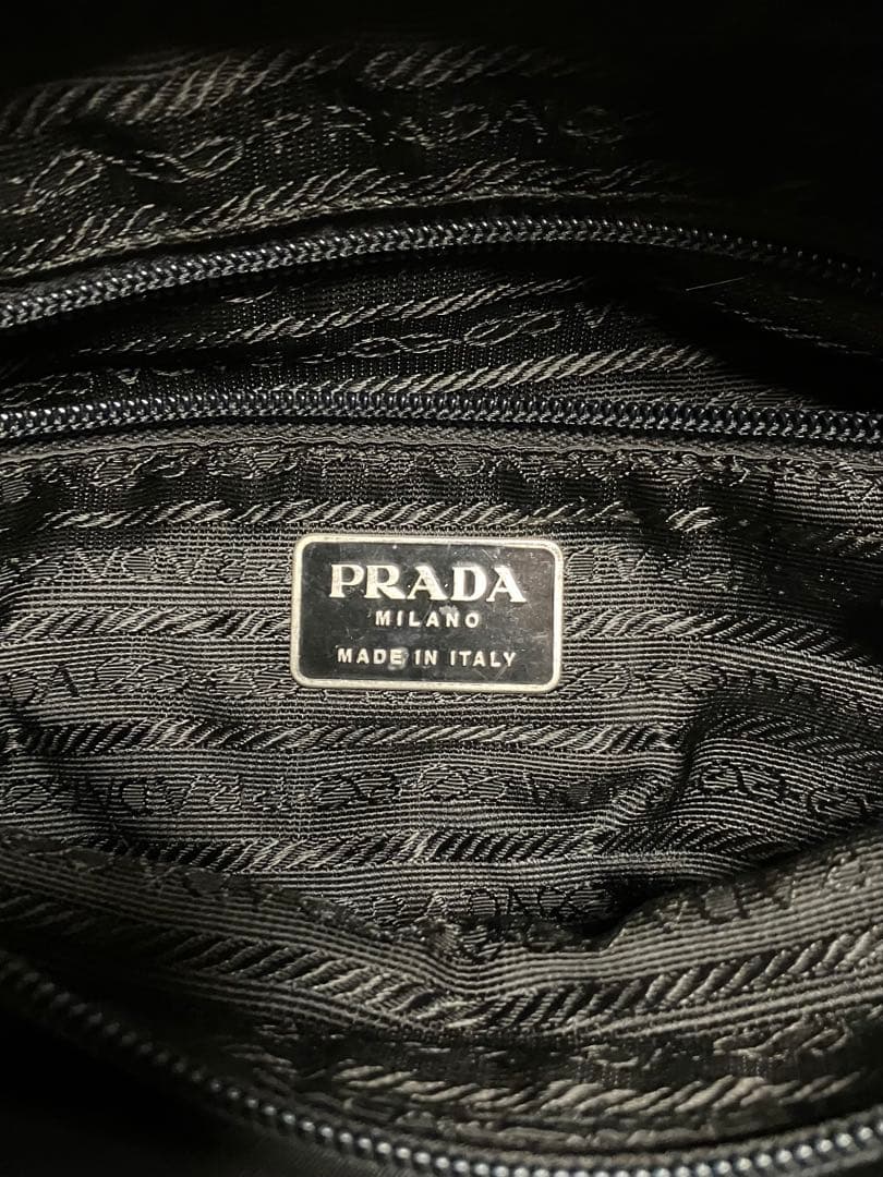 PRADA プラダ ショルダーバッグ 斜め掛け 三角ロゴ ナイロンレザー 黒