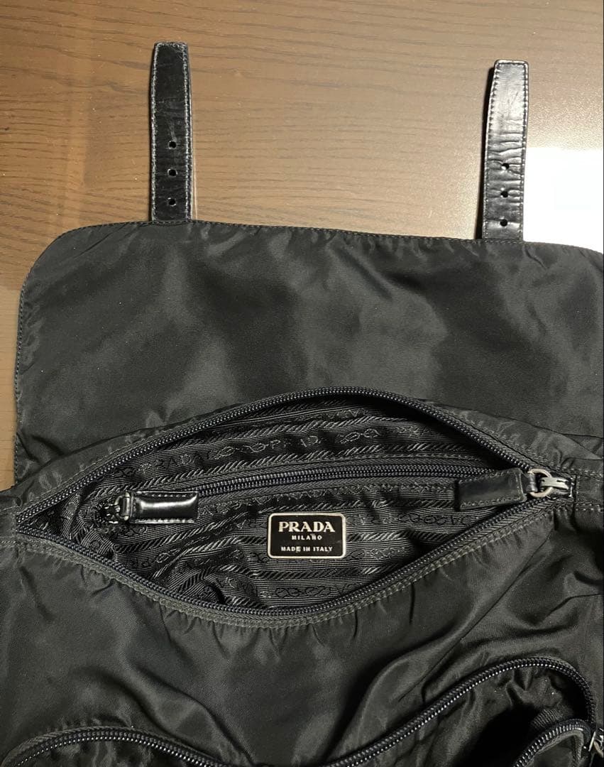 PRADA プラダ ショルダーバッグ 斜め掛け 三角ロゴ ナイロンレザー 黒