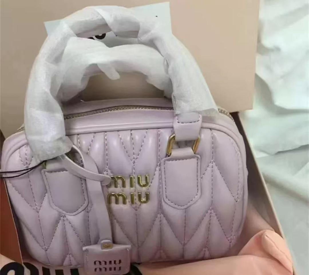 MIUMIU ライトピンク ショルダーバッグ