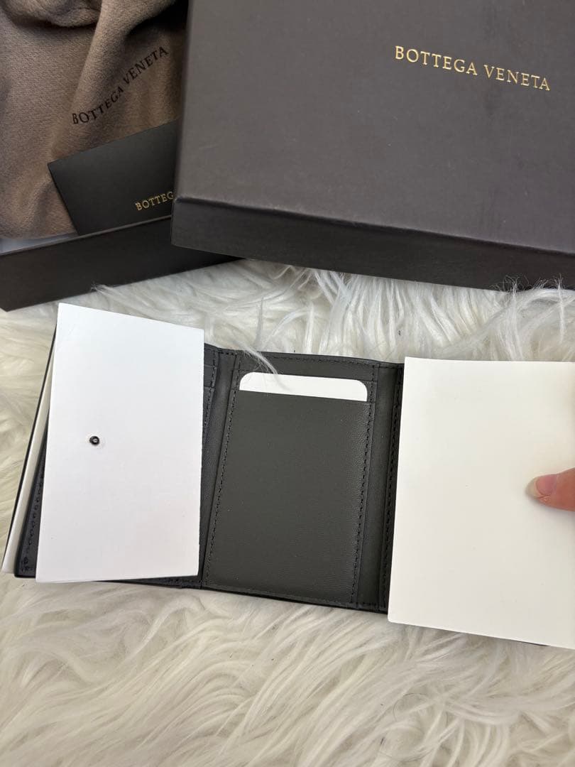 Bottega Veneta ブラックレザー財布 ギフトボックス付き