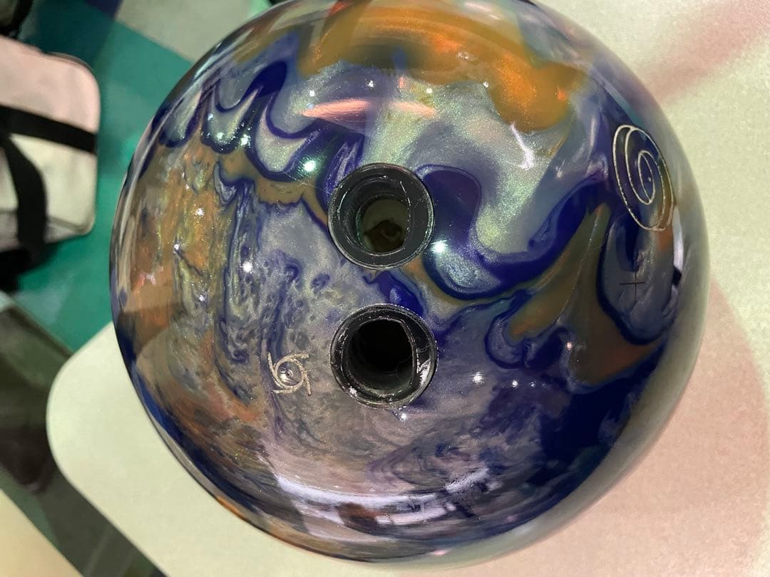 『週末セール』Storm ボウリングボール　イクイノックス １５ポンド