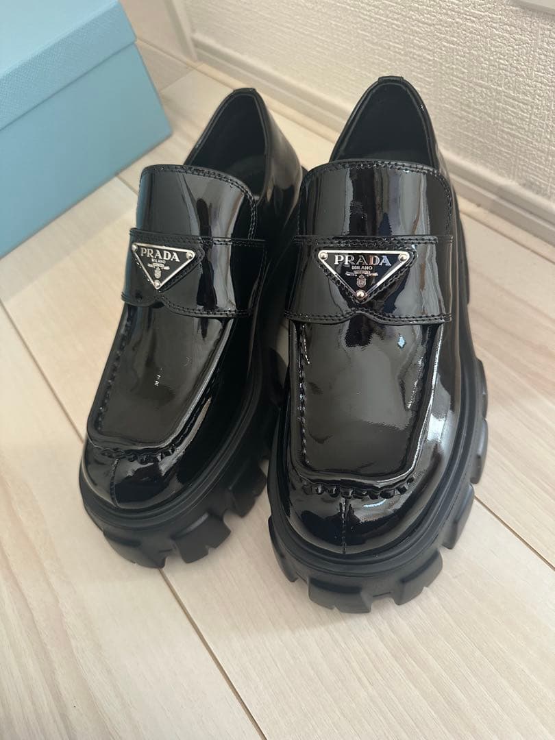 PRADAモノリスブラッシュドレザー36