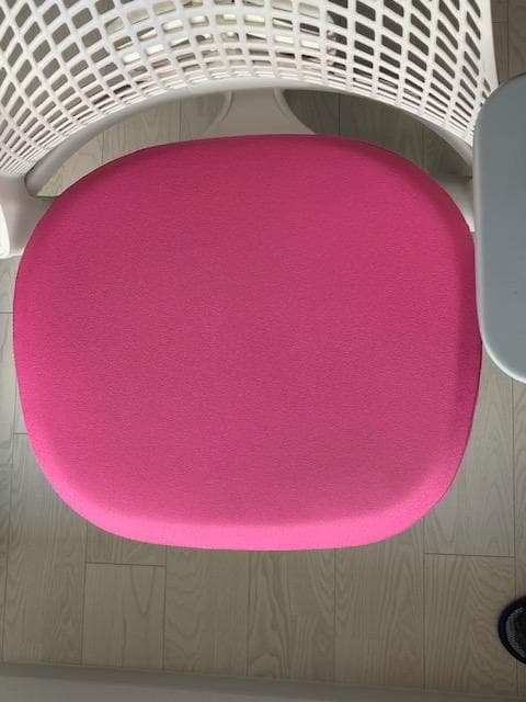 【ホワイト・ピンク】ハーマンミラー　セイルチェア