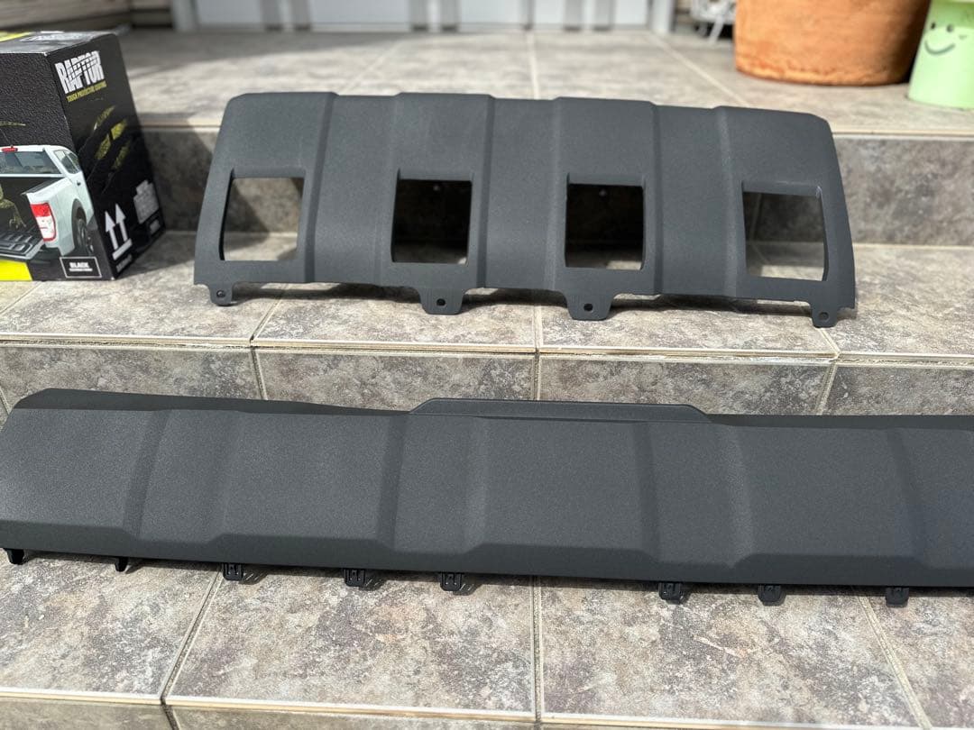 ②ランドクルーザー250 カウルトップ　フロントリアバンパー　ラプターライナー