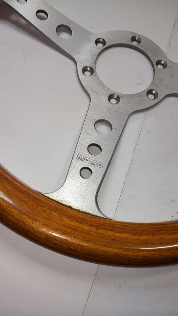 モモ　MOMO ステアリング　インディ？32パイ