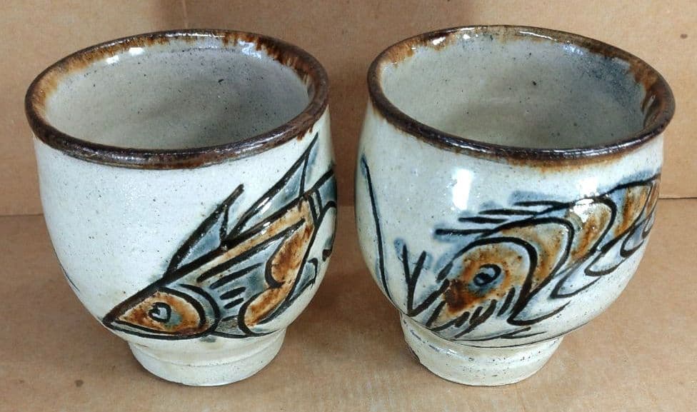 【本物保証】金城次郎 湯呑(魚紋,海老紋）共箱 栞 人間国宝 壷屋焼 やちむん