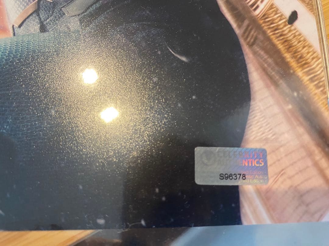 MCUヴィジョン役ポールベタニー氏の直筆サイン入りポートレート＆キャラネーム入り