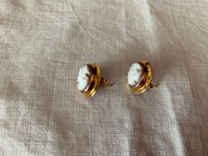 アンティークジュエリー　ピアス750(18K) カメオ　ケース付き