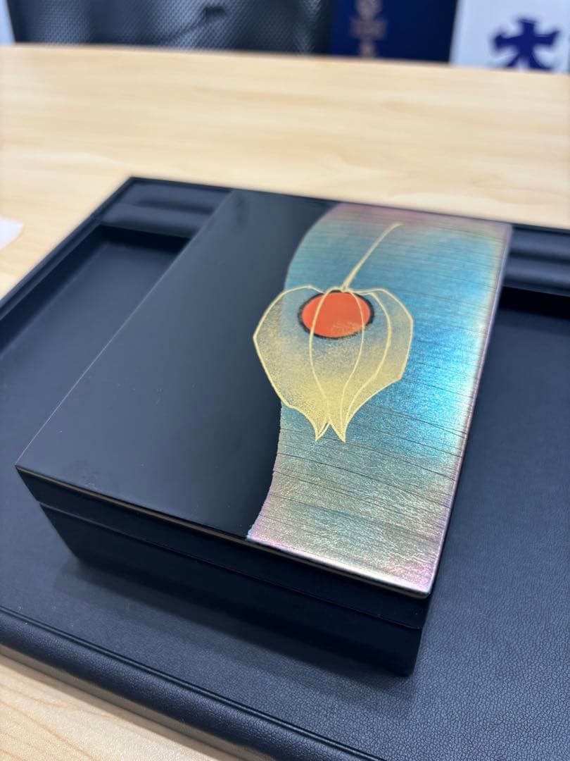 【極美品】ぬりもの 金色の葉と実のデザイン