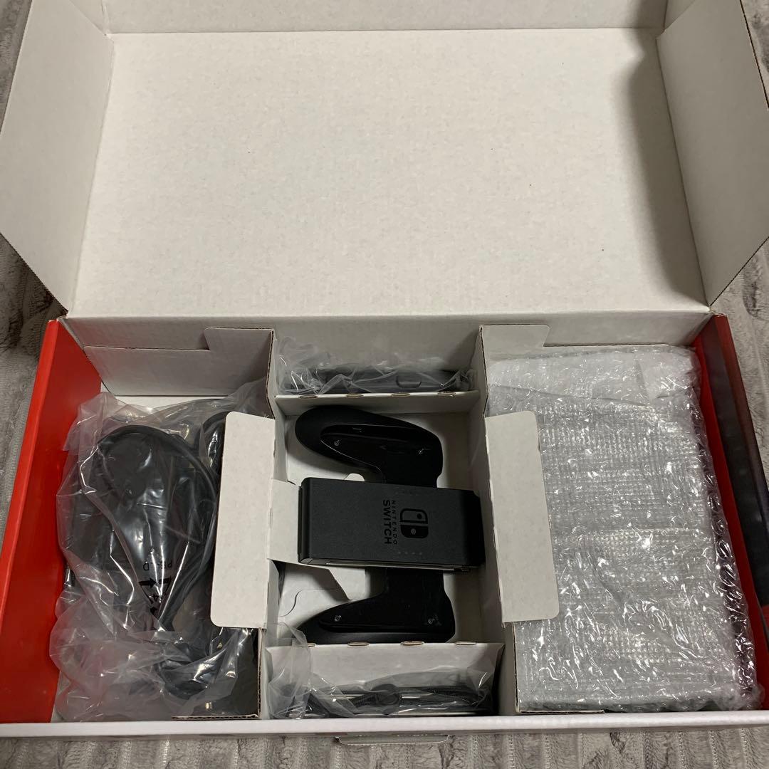 ニンテンドースイッチ　本体　ソフト3つ　コントローラー2つ