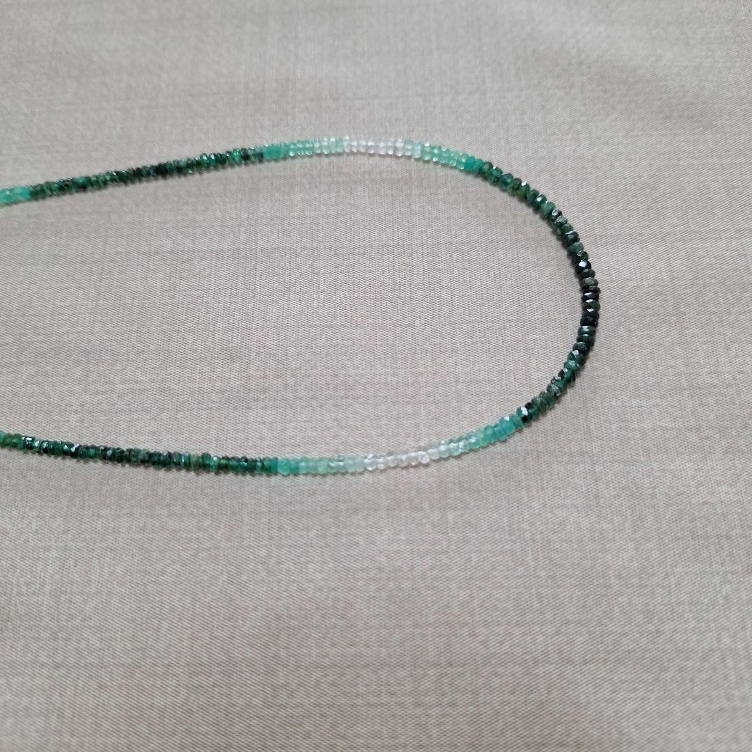 エメラルドのビーズネックレス