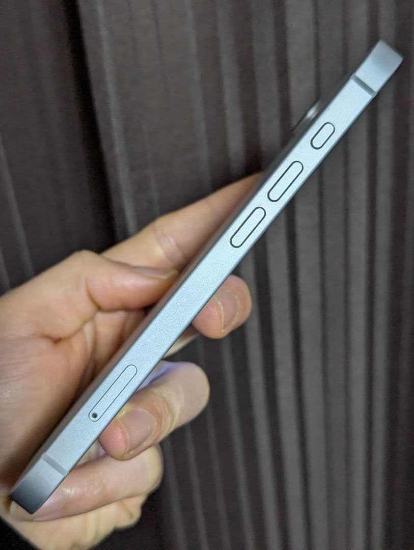 未使用に近い IPhone 16e 128GB ホワイト（日本版）