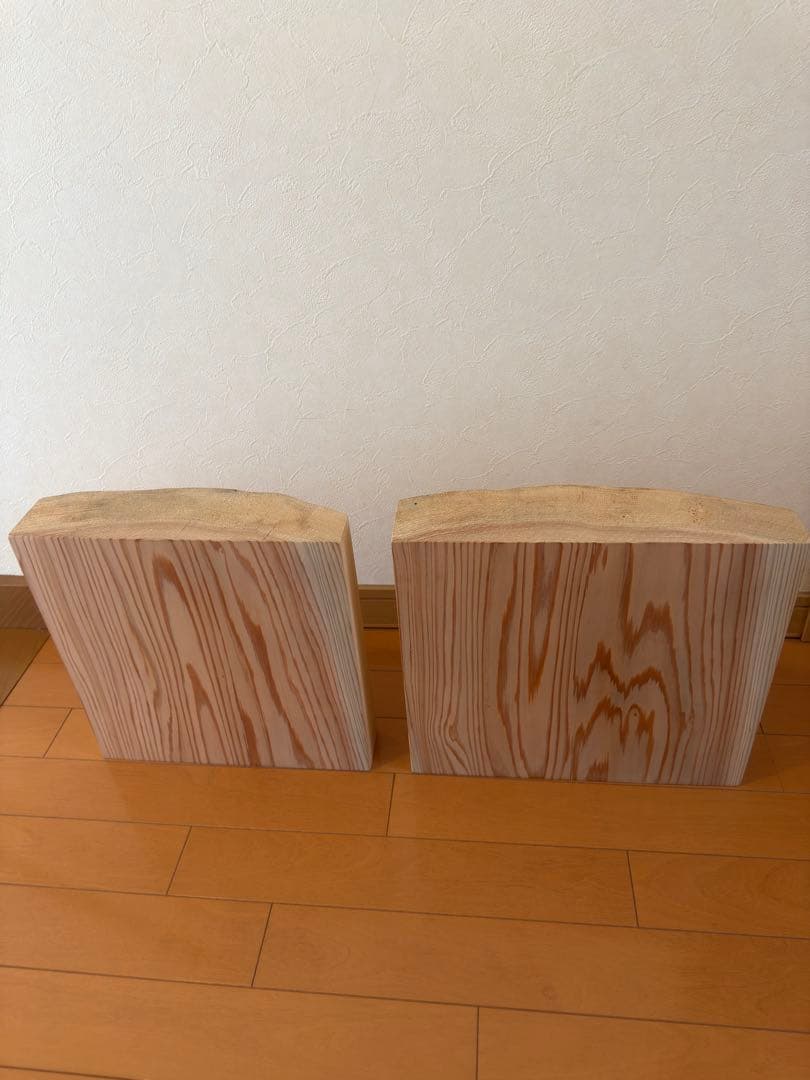 天然杉一枚板極美杢目、自然な曲線型センターテーブル 蜜蝋クリーム仕上げ‼️