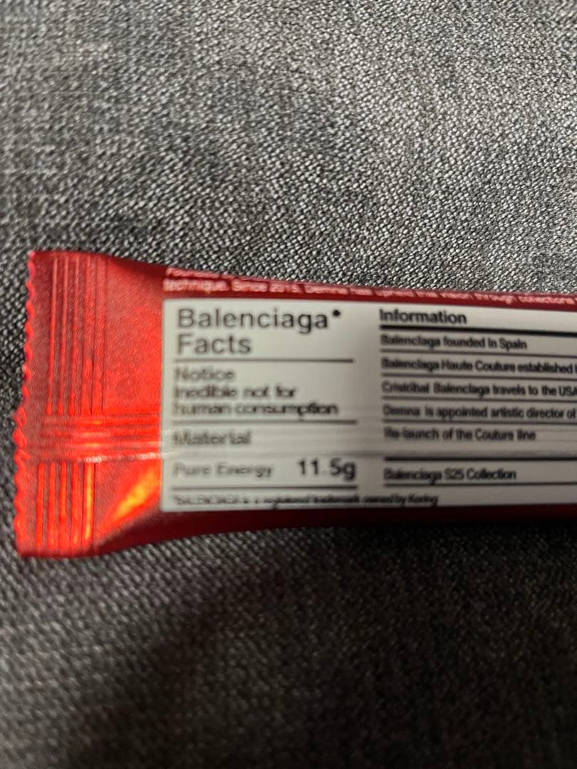 BALENCIAGA スナックバー風キーホルダー