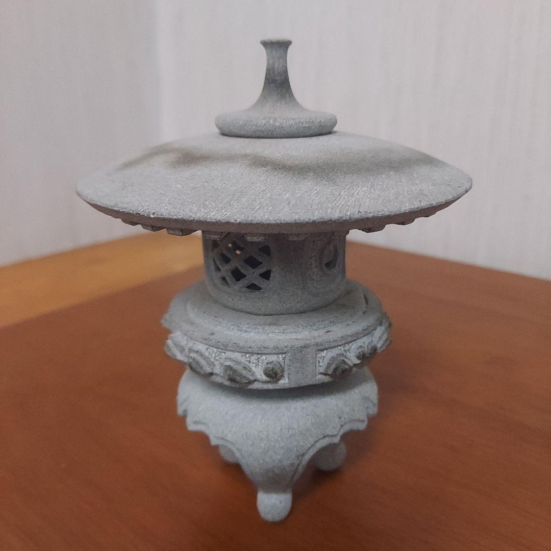 伝統的な灰色の日本燈籠 約15cm