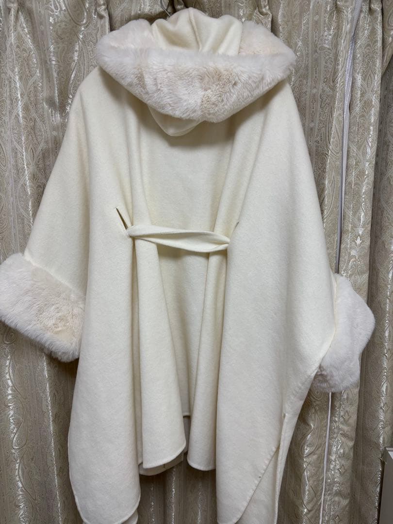 セルフォード　ファーポンチョコート　アイボリー　ホワイト