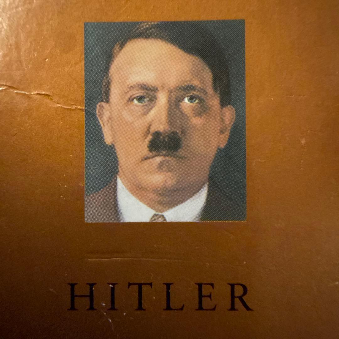 ヒトラー　JOACHIM FEST WW2 Penguin UK 英語本