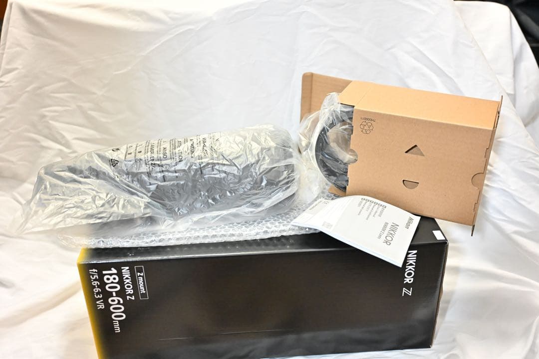NIKKOR Z 180-600mm f/5.6-6.3 VR 迷彩カバー等付き