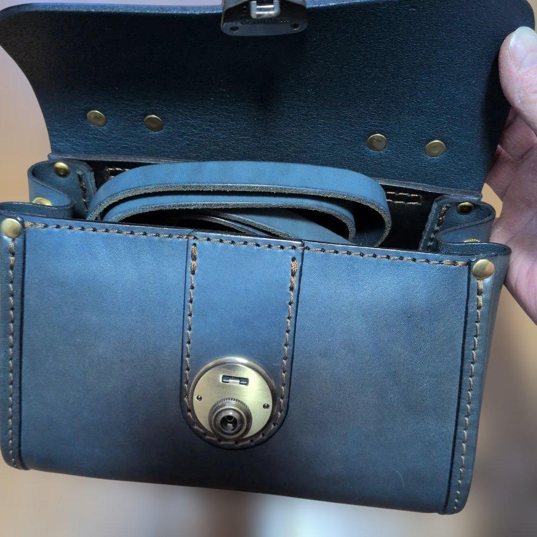 断*。様 HERZプチミニョン　紺色　経年変化あり