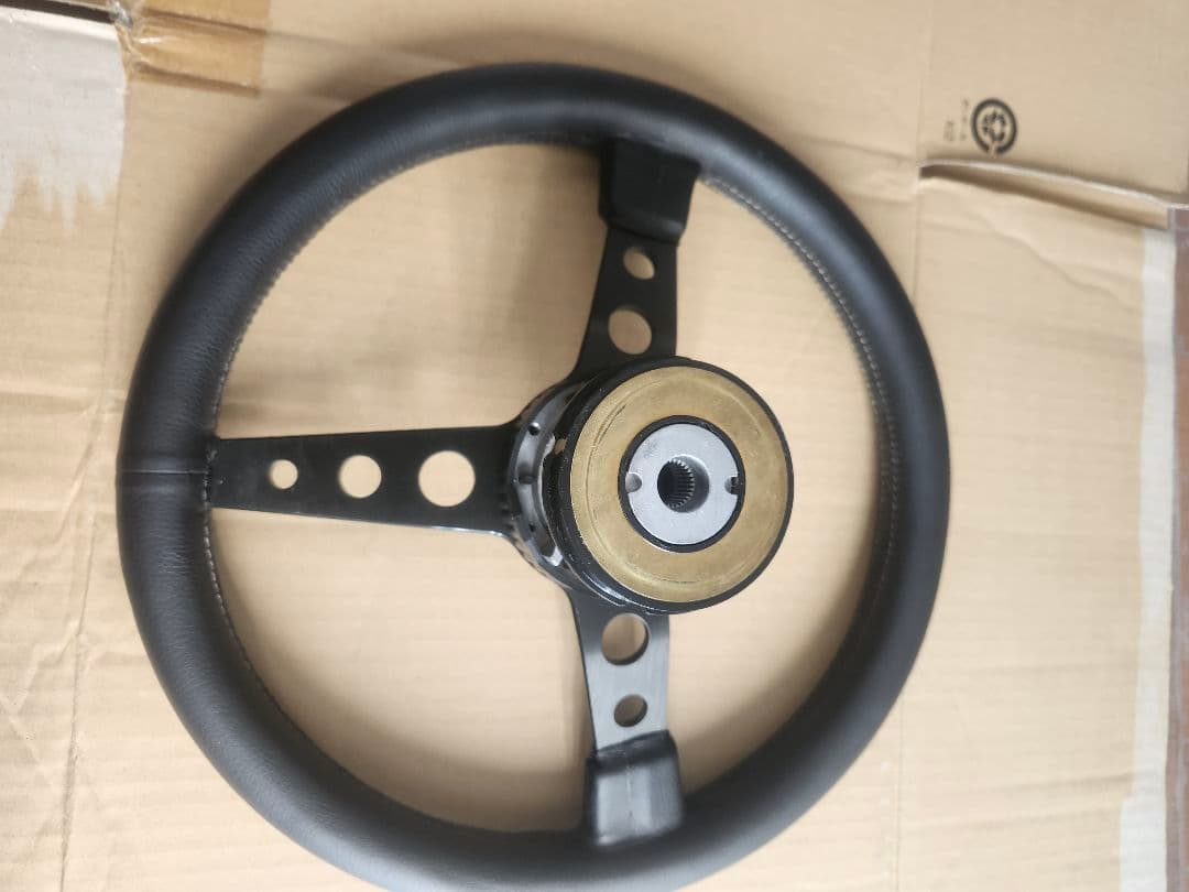 MOMO モモ ステアリング P1 PROTO TIPO 35パイ