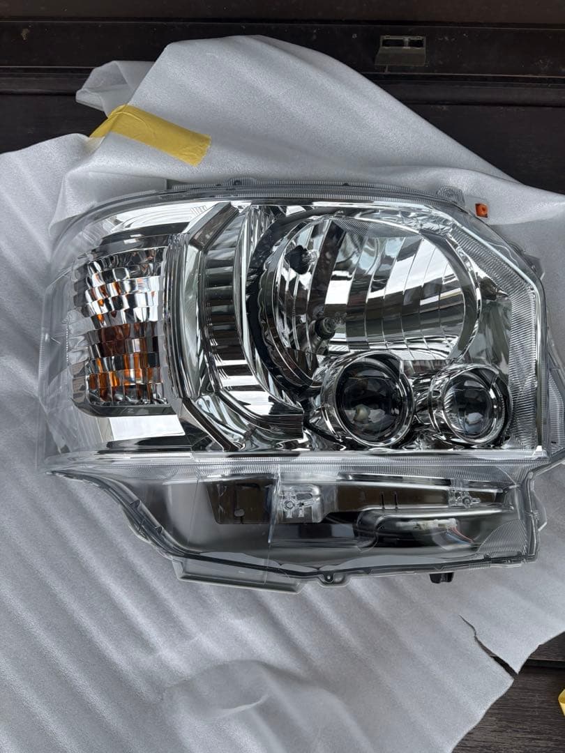 ハイエース　ヘッドライト