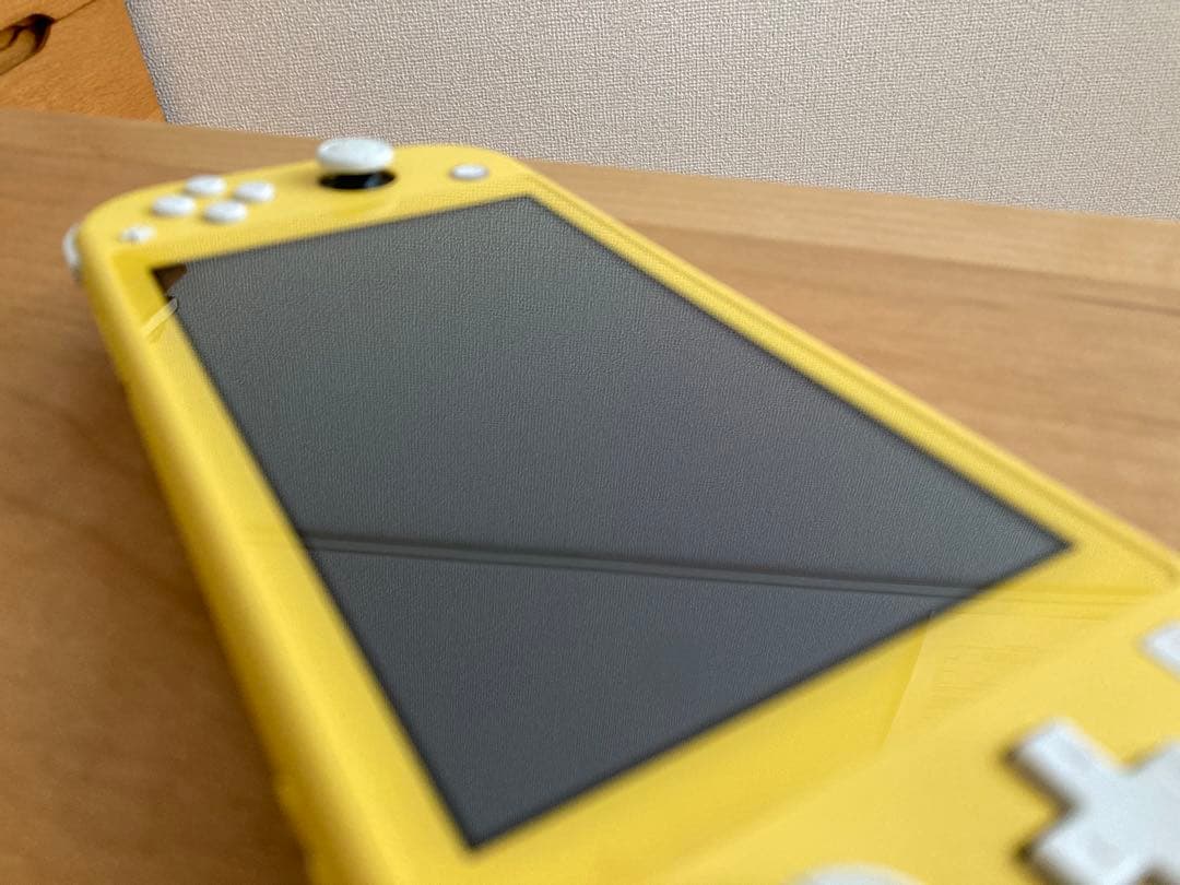 Nintendo switch light イエロー　ライト