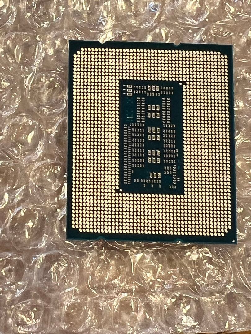 Intel Core i7-13700F CPU 本体