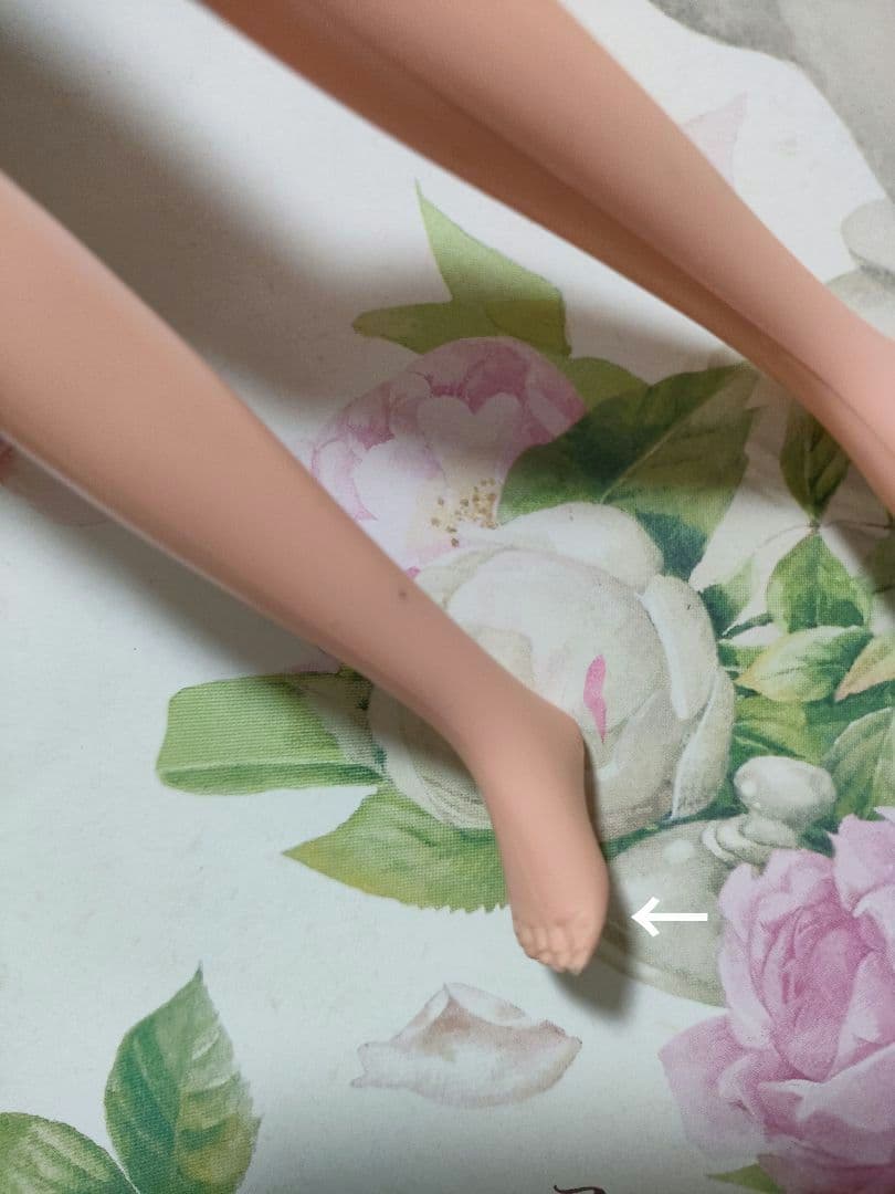 茶髪　赤いアイシャドウのジェニーちゃん　着物ジェニー？　リカちゃん