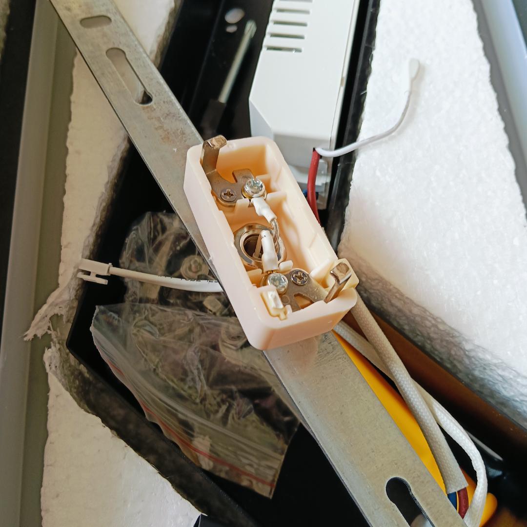 【新品未使用】LEDシーリングライト 8畳 省エネ 節電 おしゃれ 長方形