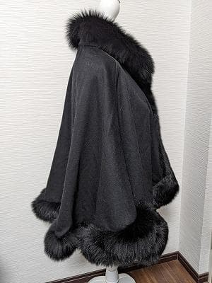 261　sagaフォックス　カシミヤ100％　ポンチョコート　マント　ストール