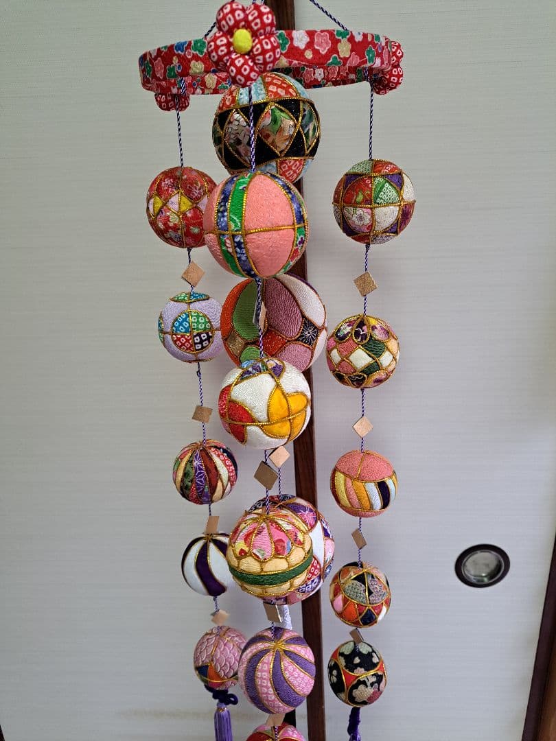 豪華絢爛木目込み毬の輪飾り ちりめん細工