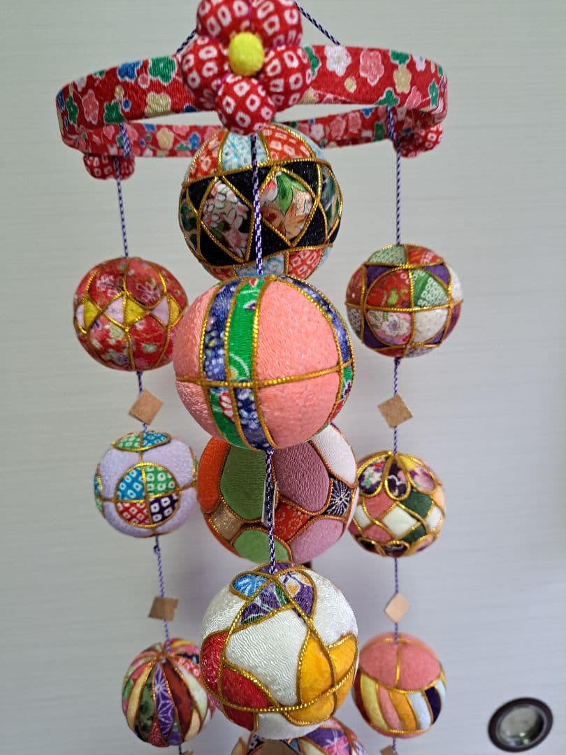 豪華絢爛木目込み毬の輪飾り ちりめん細工