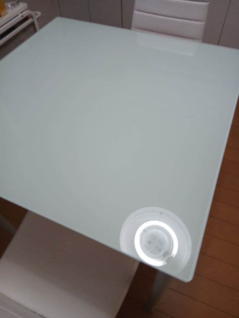 ガラスのダイニングテーブルセット