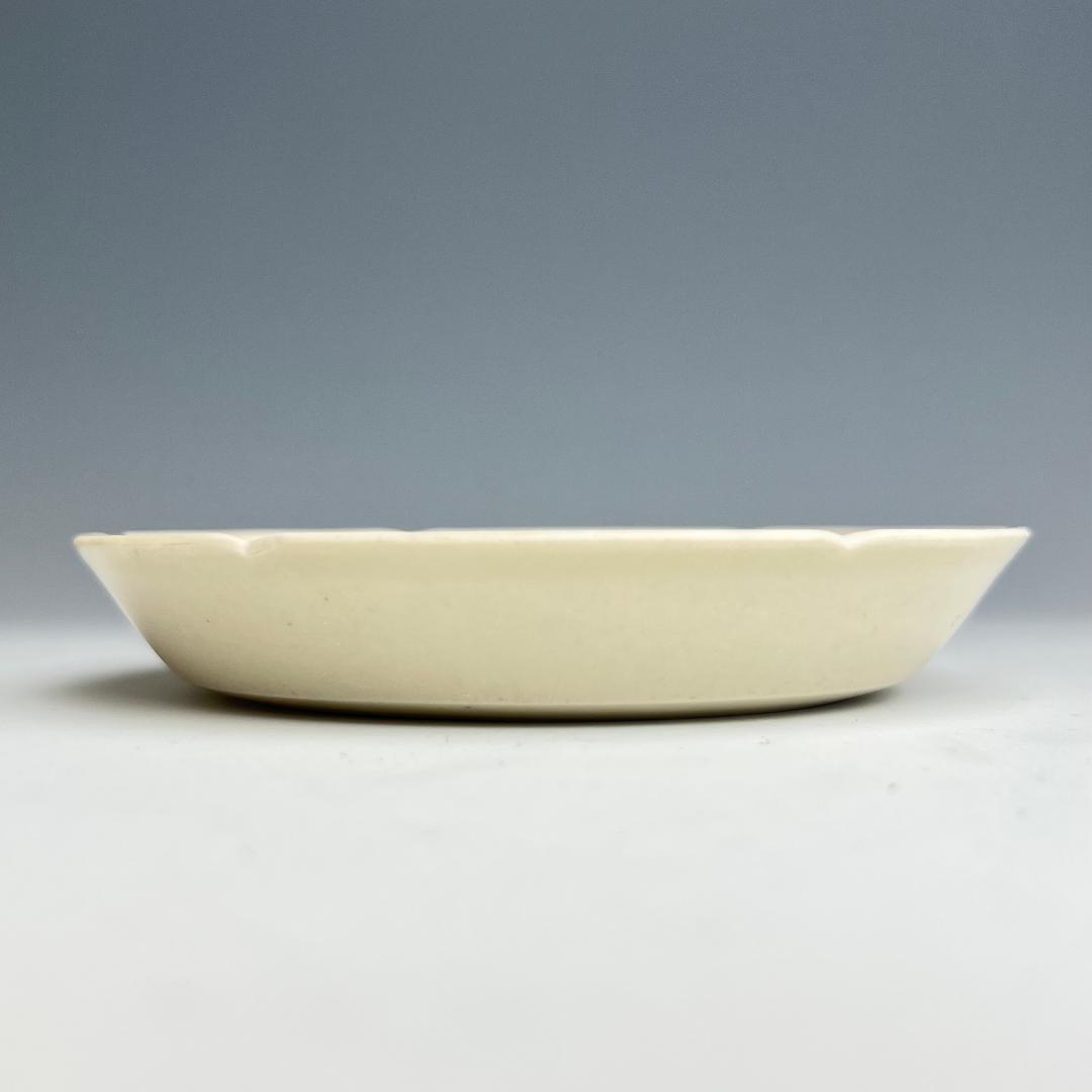 定窯 白磁陵花小盤 陰刻双魚紋 宋時代 擺件 古玩 中国美術 621b