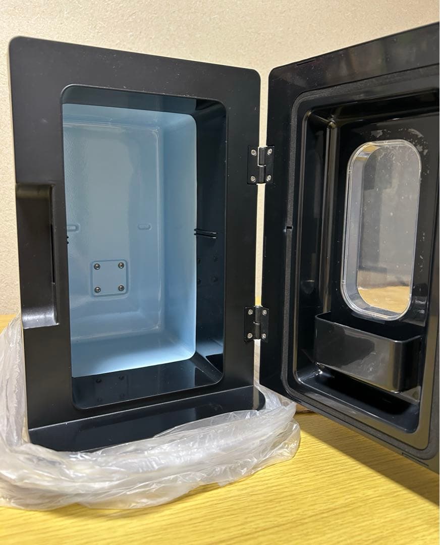 未使用　ポータブル　保冷温庫　8ℓ 車でも使える2電方式　サンリオ