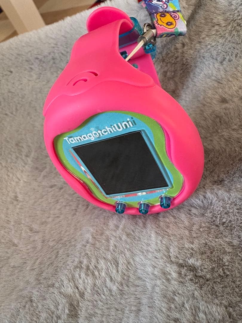 Tamagotchi Uni シリコンバンド・ネックストラップ付き