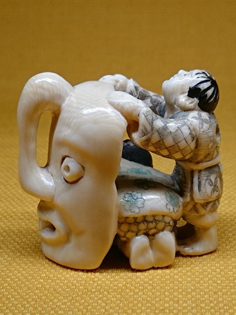 人形　 細密彫刻　根付　天然素材　置物　インテリア　工芸品　美術品　A2559